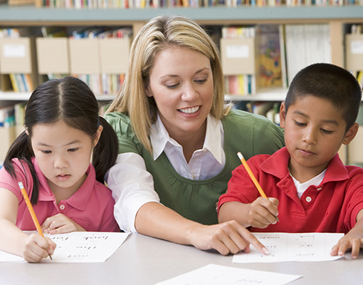 幼児期から圧倒的英語力を育成する 「キンダーエリートコース」